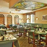 Ramada By Wyndham Grand Forks 