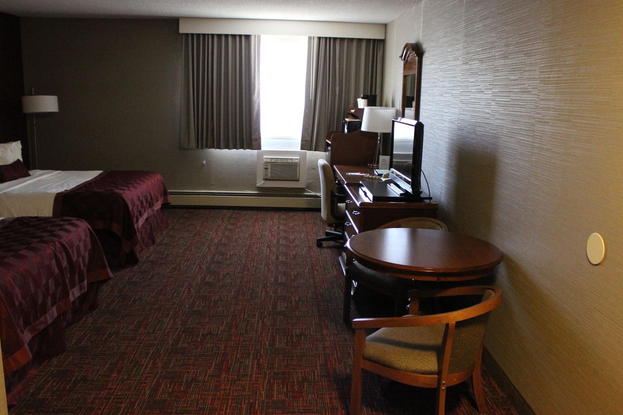 Hotel Ramada By Wyndham Grand Forks