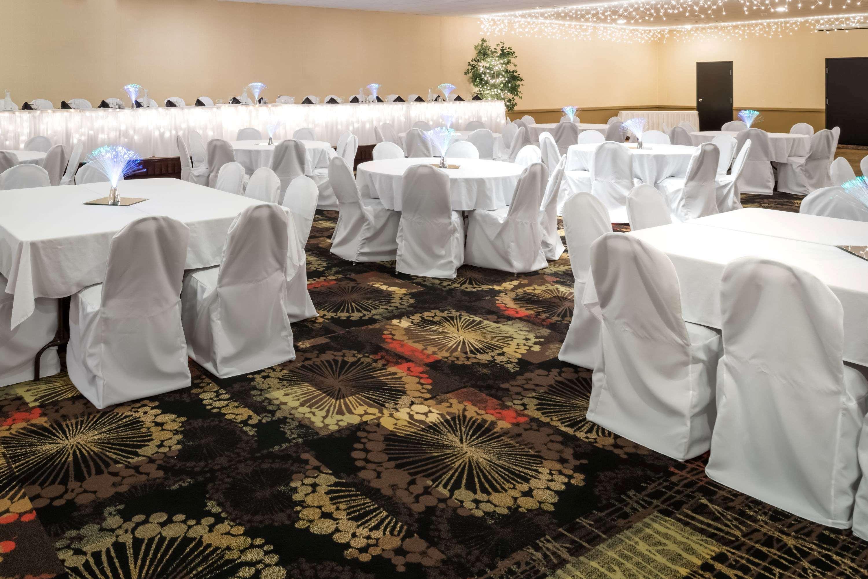 Hotel Ramada By Wyndham Grand Forks