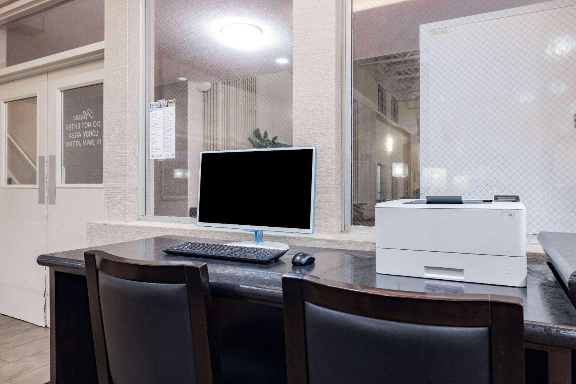 Ramada By Wyndham Grand Forks
