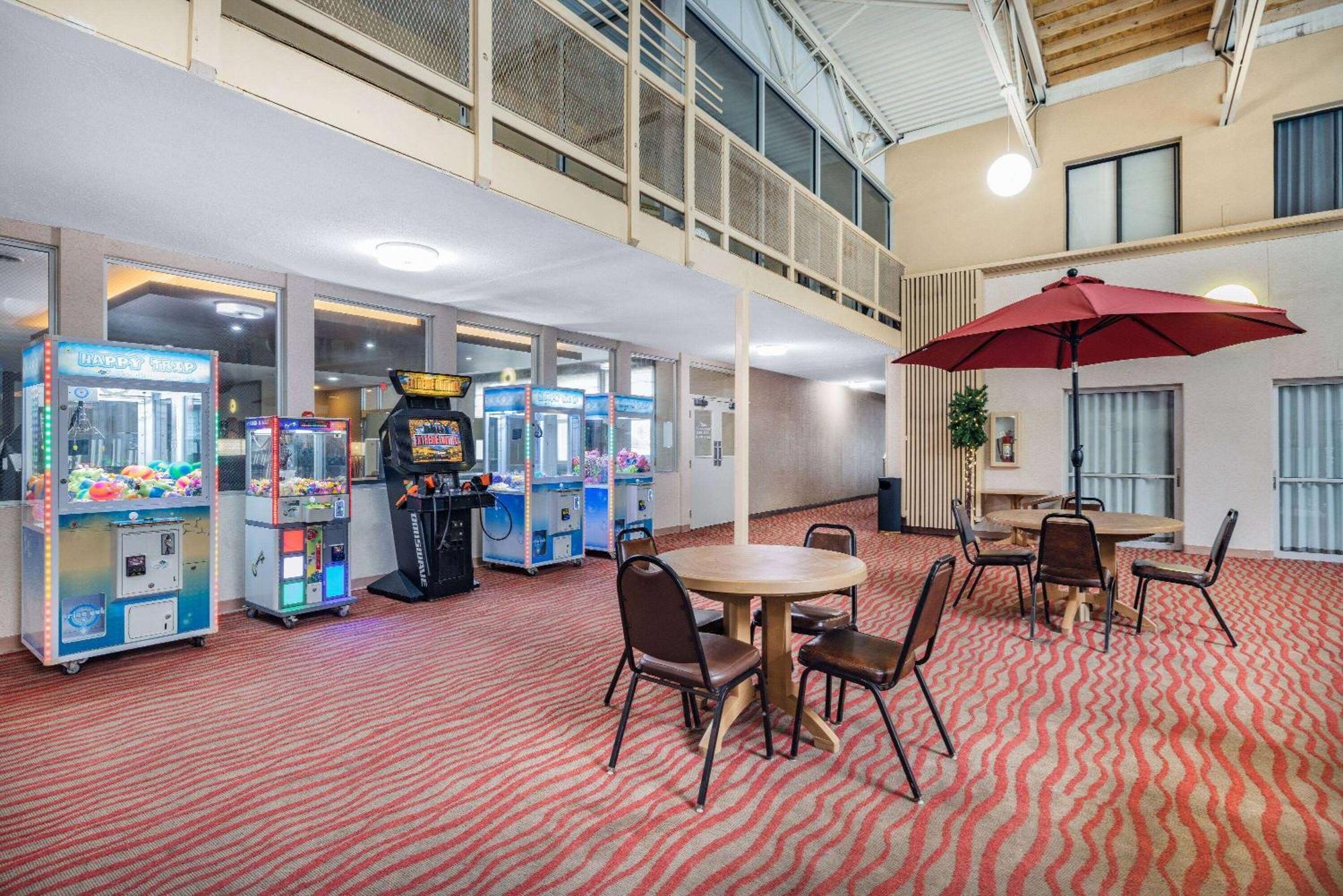Hotel Ramada By Wyndham Grand Forks