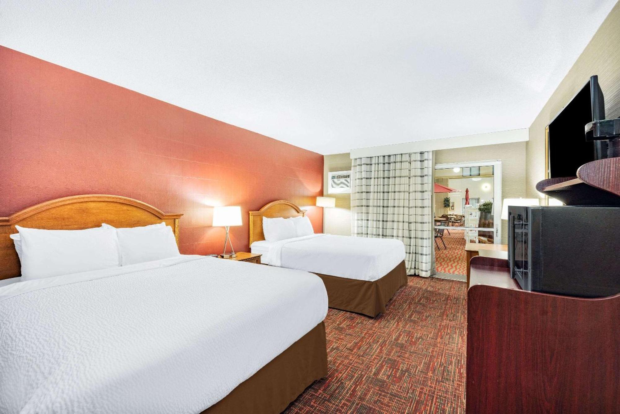 Ramada By Wyndham Grand Forks