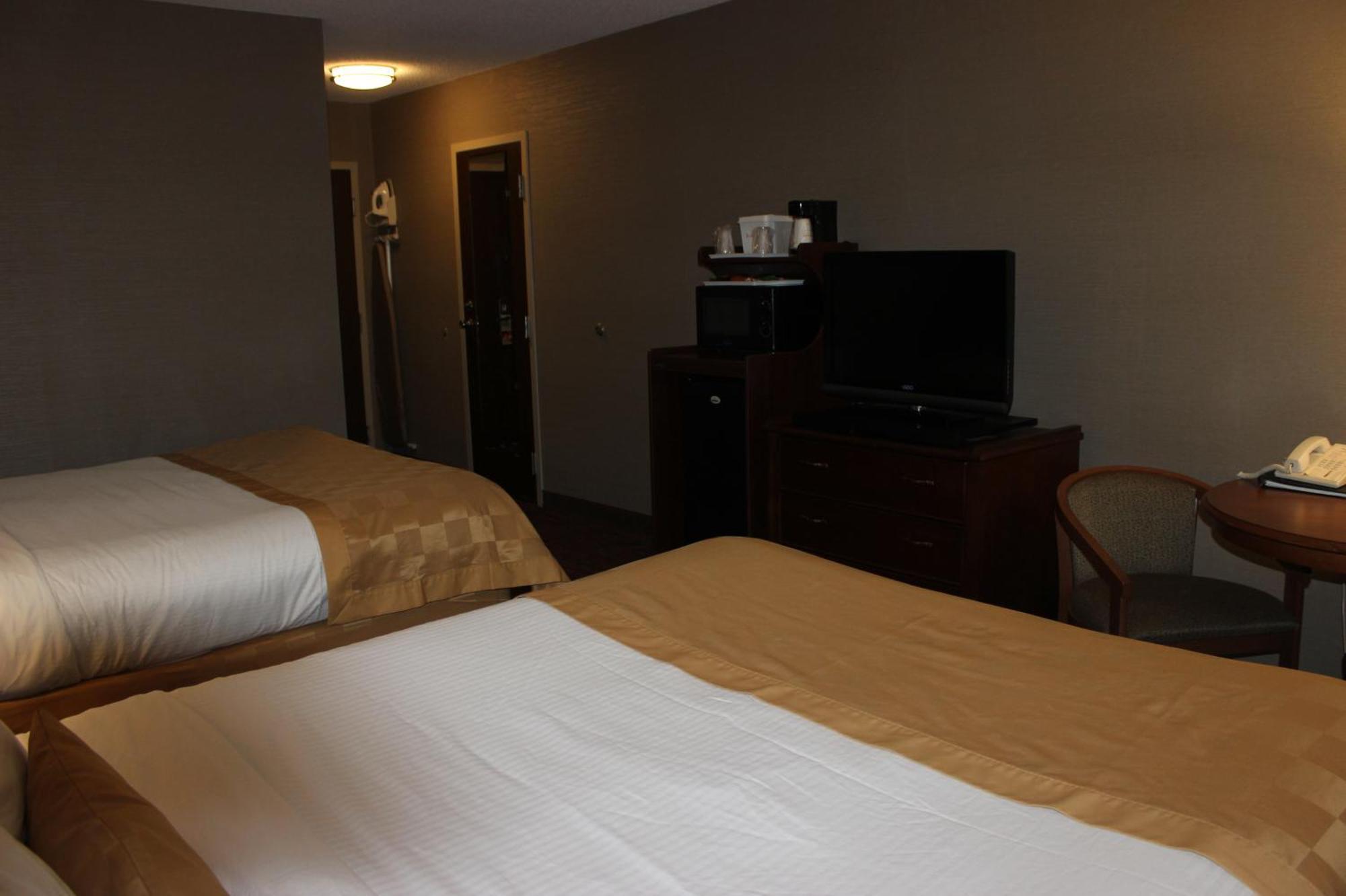 Hotel Ramada By Wyndham Grand Forks