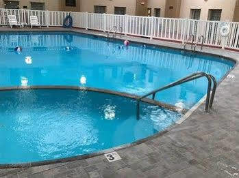 Hotel Ramada By Wyndham Grand Forks