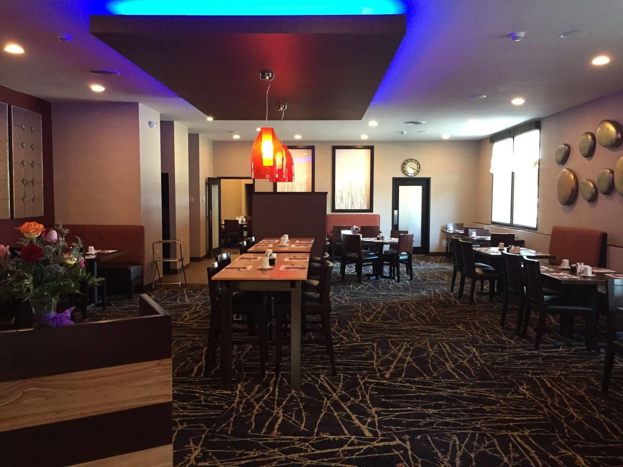Ramada By Wyndham Hotel Grand Forks